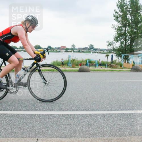 21.06.2025 - 27. Vierlanden-Triathlon H.Heesch http://msf.ph/oto/8005501 15.06.2025 13:04:32 Radfahren 894 meine-sportfotos.de
