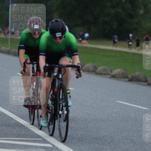 21.06.2025 - 27. Vierlanden-Triathlon H.Heesch http://msf.ph/oto/8005511 15.06.2025 13:07:21 Radfahren 1078, 1079, 1080 meine-sportfotos.de