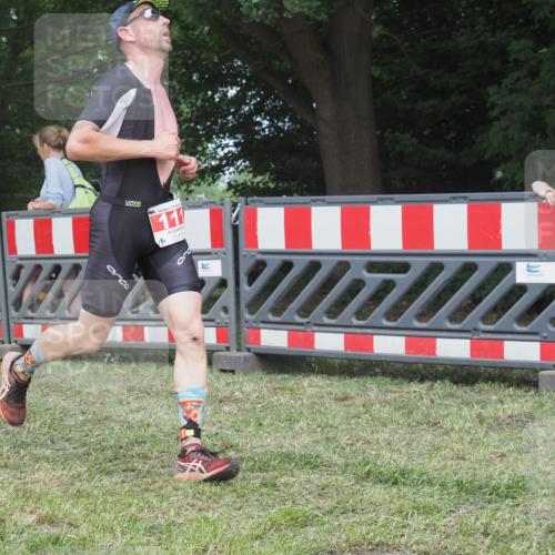 21.06.2025 - 27. Vierlanden-Triathlon KatJ http://msf.ph/oto/8005523 15.06.2025 12:58:40 Ziel 111, 122, 662, 995, 996, 997, 998, 1010, 1011, 1012 meine-sportfotos.de
