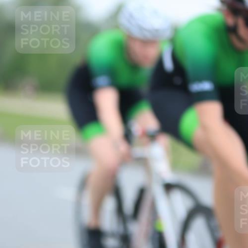 21.06.2025 - 27. Vierlanden-Triathlon H.Heesch http://msf.ph/oto/8005536 15.06.2025 13:07:23 Radfahren 1078, 1079, 1080 meine-sportfotos.de