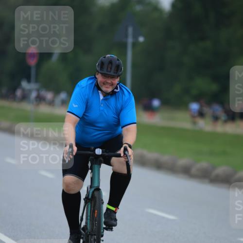 21.06.2025 - 27. Vierlanden-Triathlon H.Heesch http://msf.ph/oto/8005541 15.06.2025 13:07:45 Radfahren 812 meine-sportfotos.de