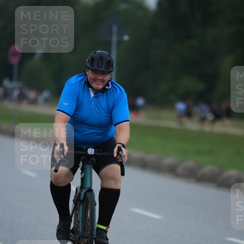 21.06.2025 - 27. Vierlanden-Triathlon H.Heesch http://msf.ph/oto/8005551 15.06.2025 13:07:45 Radfahren 812 meine-sportfotos.de