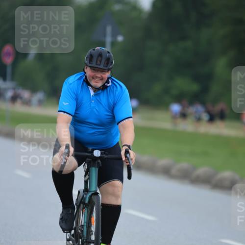 21.06.2025 - 27. Vierlanden-Triathlon H.Heesch http://msf.ph/oto/8005561 15.06.2025 13:07:45 Radfahren 812 meine-sportfotos.de