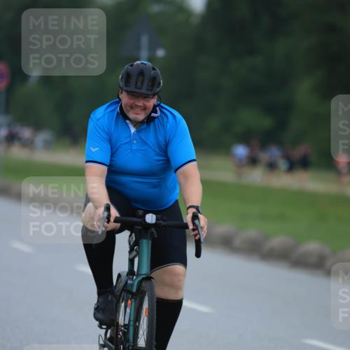 21.06.2025 - 27. Vierlanden-Triathlon H.Heesch http://msf.ph/oto/8005571 15.06.2025 13:07:45 Radfahren 812 meine-sportfotos.de