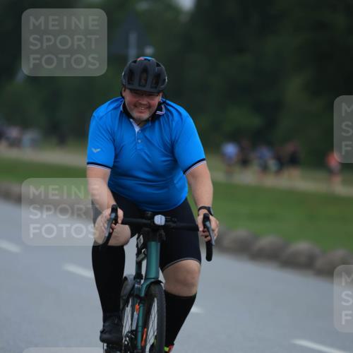 21.06.2025 - 27. Vierlanden-Triathlon H.Heesch http://msf.ph/oto/8005576 15.06.2025 13:07:45 Radfahren 812 meine-sportfotos.de