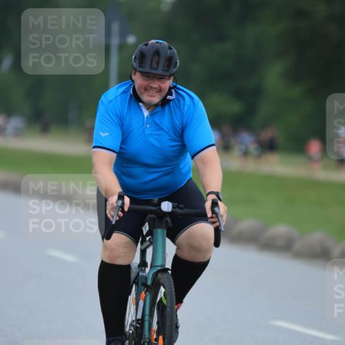 21.06.2025 - 27. Vierlanden-Triathlon H.Heesch http://msf.ph/oto/8005584 15.06.2025 13:07:45 Radfahren 812 meine-sportfotos.de