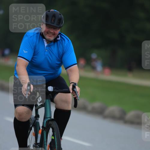 21.06.2025 - 27. Vierlanden-Triathlon H.Heesch http://msf.ph/oto/8005597 15.06.2025 13:07:46 Radfahren 812, 1085, 1086, 1087, 1088 meine-sportfotos.de