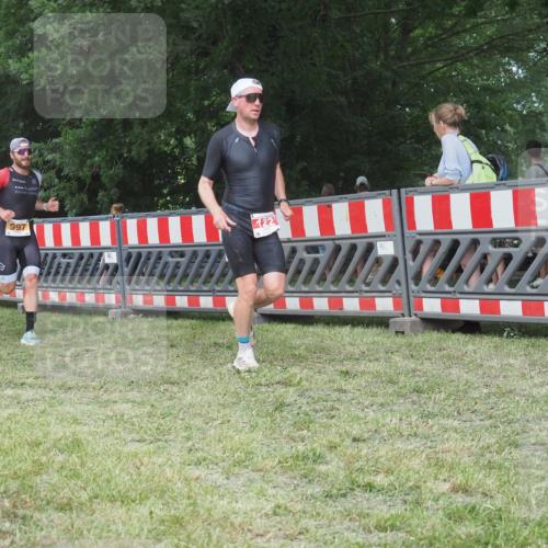 21.06.2025 - 27. Vierlanden-Triathlon KatJ http://msf.ph/oto/8005619 15.06.2025 12:58:47 Ziel 122, 995, 996, 997, 998, 1010, 1011, 1012, 1013, 1038 meine-sportfotos.de
