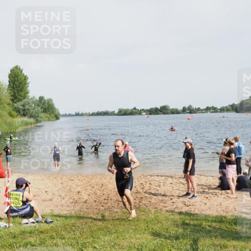 21.06.2025 - 27. Vierlanden-Triathlon MichiJ http://msf.ph/oto/8005645 15.06.2026 10:06:52 Schwimmen 131, 367, 386, 388, 396, 423, 429, 441, 457, 467 meine-sportfotos.de