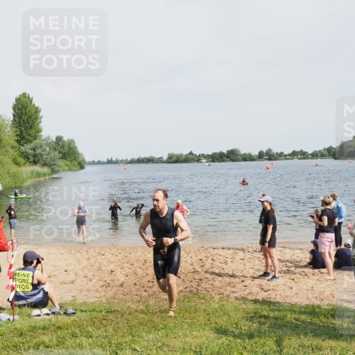 21.06.2025 - 27. Vierlanden-Triathlon MichiJ http://msf.ph/oto/8005655 15.06.2026 10:06:52 Schwimmen 131, 367, 386, 388, 396, 423, 429, 441, 457, 467 meine-sportfotos.de