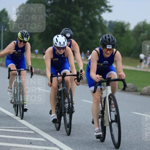 21.06.2025 - 27. Vierlanden-Triathlon H.Heesch http://msf.ph/oto/8005670 15.06.2025 13:07:55 Radfahren 1085, 1086, 1087, 1088, 1121 meine-sportfotos.de