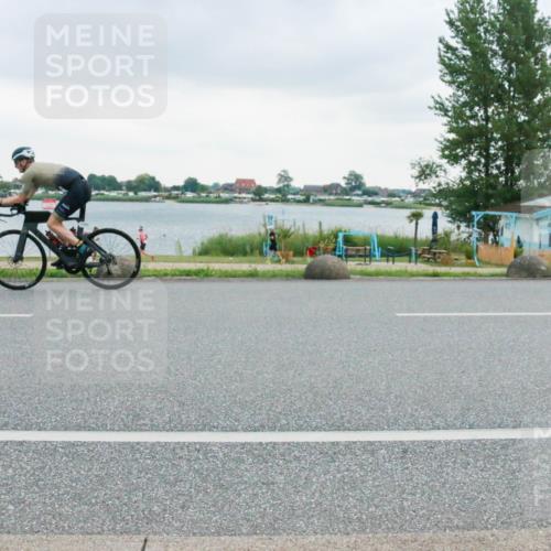 21.06.2025 - 27. Vierlanden-Triathlon H.Heesch http://msf.ph/oto/8005675 15.06.2025 13:07:59 Radfahren 1085, 1086, 1087, 1088, 1121 meine-sportfotos.de