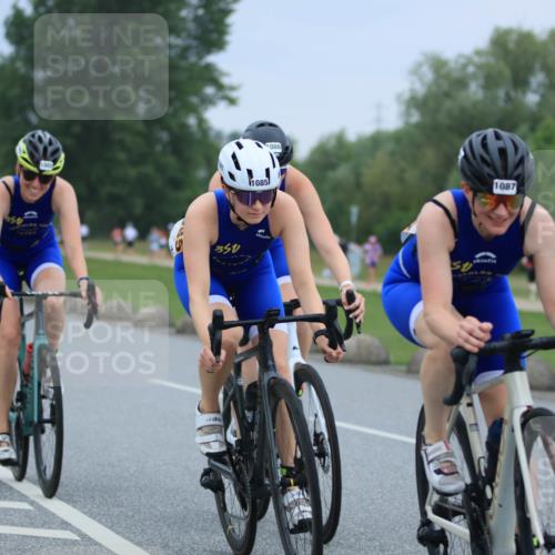 21.06.2025 - 27. Vierlanden-Triathlon H.Heesch http://msf.ph/oto/8005684 15.06.2025 13:07:55 Radfahren 1085, 1086, 1087, 1088, 1121 meine-sportfotos.de