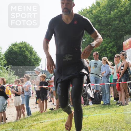 15.06.2025 - 27. Vierlanden-Triathlon KatJ http://msf.ph/oto/8005688 15.06.2025 10:04:38 Schwimmen 390, 404, 452 meine-sportfotos.de