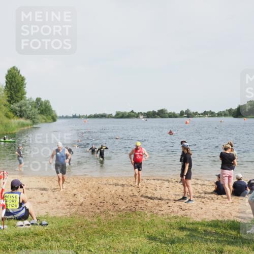 21.06.2025 - 27. Vierlanden-Triathlon MichiJ http://msf.ph/oto/8005689 15.06.2026 10:06:56 Schwimmen 131, 367, 388, 396, 429, 457, 467 meine-sportfotos.de