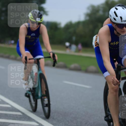 21.06.2025 - 27. Vierlanden-Triathlon H.Heesch http://msf.ph/oto/8005700 15.06.2025 13:07:55 Radfahren 1085, 1086, 1087, 1088, 1121 meine-sportfotos.de