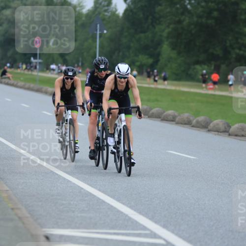21.06.2025 - 27. Vierlanden-Triathlon H.Heesch http://msf.ph/oto/8005708 15.06.2025 13:08:45 Radfahren 886, 1082, 1083, 1084 meine-sportfotos.de