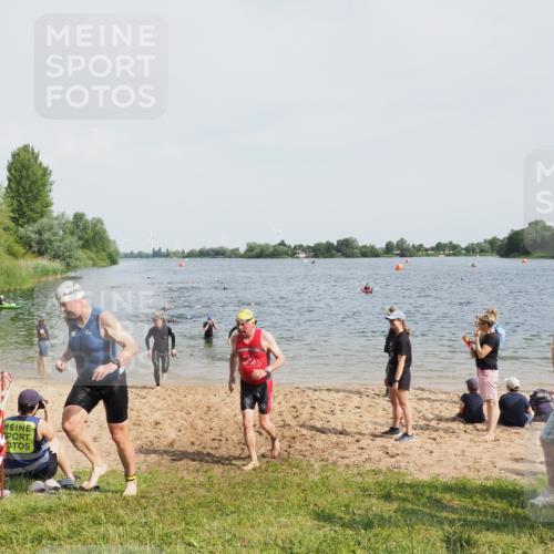 21.06.2025 - 27. Vierlanden-Triathlon MichiJ http://msf.ph/oto/8005723 15.06.2026 10:06:58 Schwimmen 131, 376, 396, 429, 467 meine-sportfotos.de