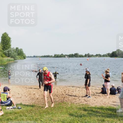 21.06.2025 - 27. Vierlanden-Triathlon MichiJ http://msf.ph/oto/8005743 15.06.2026 10:06:59 Schwimmen 131, 376, 396, 429, 467 meine-sportfotos.de