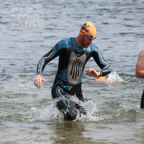 15.06.2025 - 27. Vierlanden-Triathlon Lena Gebhardt http://msf.ph/oto/8005750 15.06.2025 10:03:45 Schwimmen 377, 425, 432, 436, 439, 1398 meine-sportfotos.de