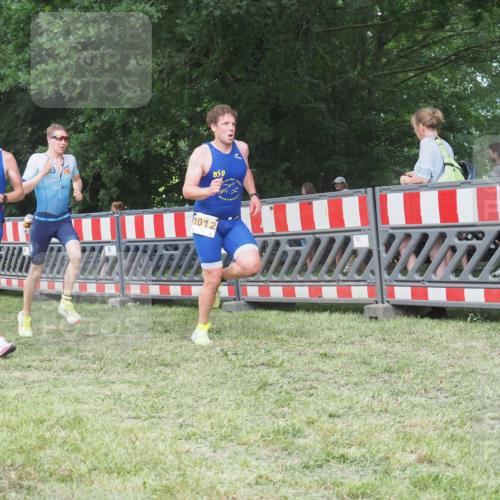 21.06.2025 - 27. Vierlanden-Triathlon KatJ http://msf.ph/oto/8005751 15.06.2025 12:58:51 Ziel 1010, 1011, 1012, 1013, 1038 meine-sportfotos.de