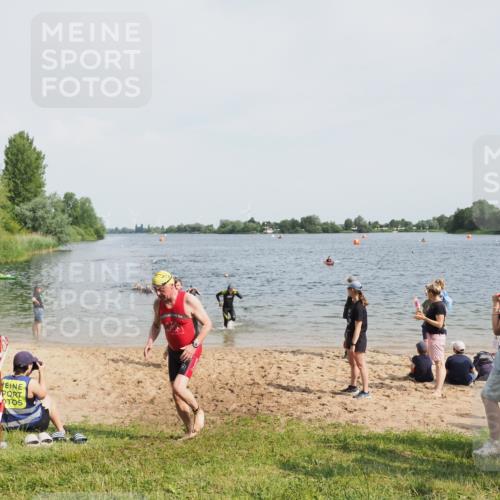 21.06.2025 - 27. Vierlanden-Triathlon MichiJ http://msf.ph/oto/8005753 15.06.2026 10:06:59 Schwimmen 131, 376, 396, 429, 467 meine-sportfotos.de