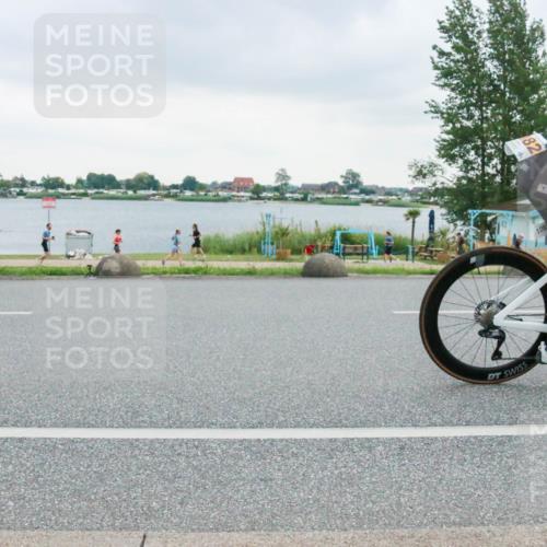 21.06.2025 - 27. Vierlanden-Triathlon H.Heesch http://msf.ph/oto/8005754 15.06.2025 13:08:48 Radfahren 886, 1082, 1083, 1084 meine-sportfotos.de