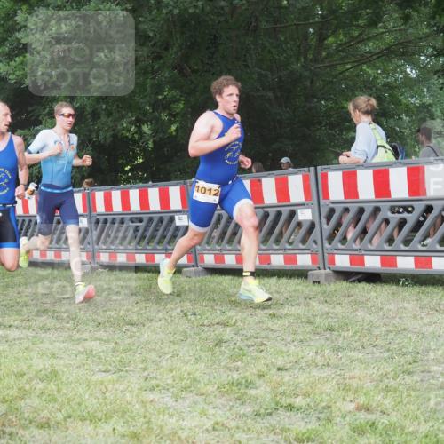 21.06.2025 - 27. Vierlanden-Triathlon KatJ http://msf.ph/oto/8005759 15.06.2025 12:58:51 Ziel 1010, 1011, 1012, 1013, 1038 meine-sportfotos.de