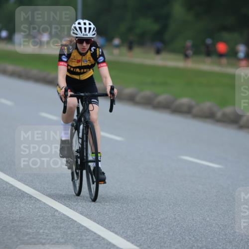 21.06.2025 - 27. Vierlanden-Triathlon H.Heesch http://msf.ph/oto/8005767 15.06.2025 13:08:49 Radfahren 886, 1082, 1083, 1084 meine-sportfotos.de