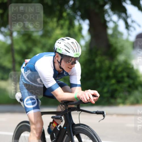 15.06.2025 - 7 Türme Triathlon Yannick Fuchs http://msf.ph/oto/8005772 15.06.2025 12:38:03 Radfahren 292, 299, 382 meine-sportfotos.de