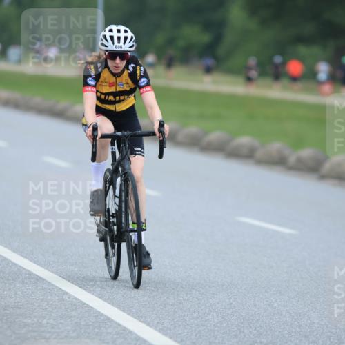 21.06.2025 - 27. Vierlanden-Triathlon H.Heesch http://msf.ph/oto/8005775 15.06.2025 13:08:49 Radfahren 886, 1082, 1083, 1084 meine-sportfotos.de