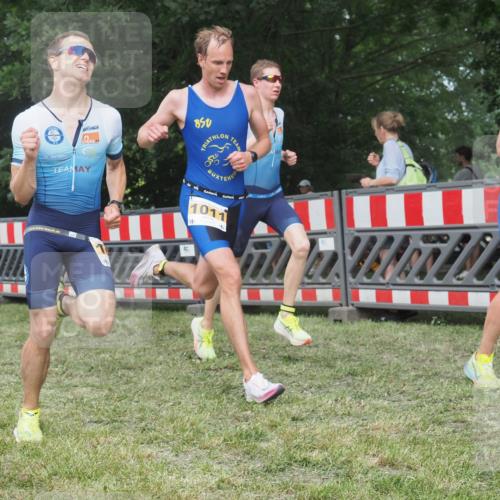 21.06.2025 - 27. Vierlanden-Triathlon KatJ http://msf.ph/oto/8005778 15.06.2025 12:58:52 Ziel 1010, 1011, 1012, 1013, 1038 meine-sportfotos.de