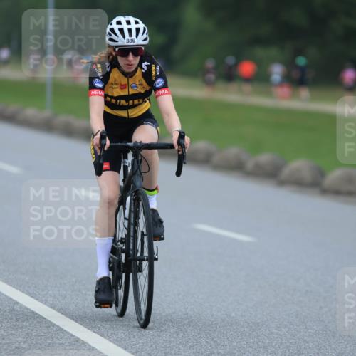 21.06.2025 - 27. Vierlanden-Triathlon H.Heesch http://msf.ph/oto/8005787 15.06.2025 13:08:49 Radfahren 886, 1082, 1083, 1084 meine-sportfotos.de