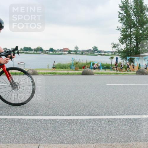21.06.2025 - 27. Vierlanden-Triathlon H.Heesch http://msf.ph/oto/8005792 15.06.2025 13:09:06 Radfahren 1093, 1094, 1095, 1096 meine-sportfotos.de