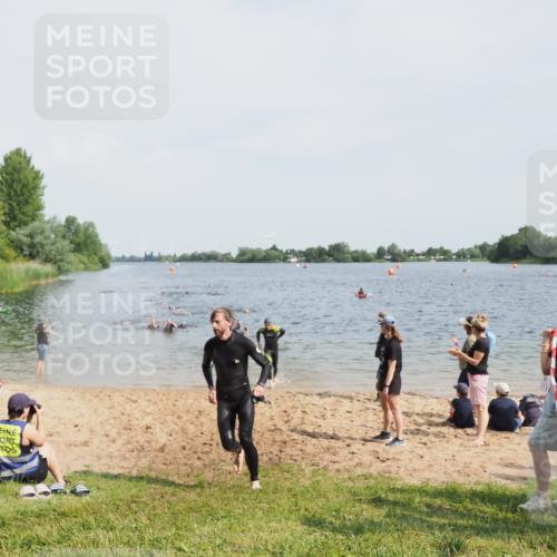 21.06.2025 - 27. Vierlanden-Triathlon MichiJ http://msf.ph/oto/8005803 15.06.2026 10:07:01 Schwimmen 131, 376, 429, 462, 467 meine-sportfotos.de