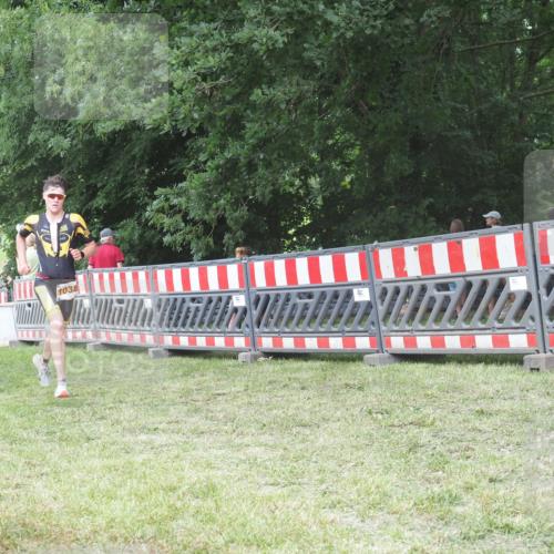 21.06.2025 - 27. Vierlanden-Triathlon KatJ http://msf.ph/oto/8005807 15.06.2025 12:58:54 Ziel 1038 meine-sportfotos.de