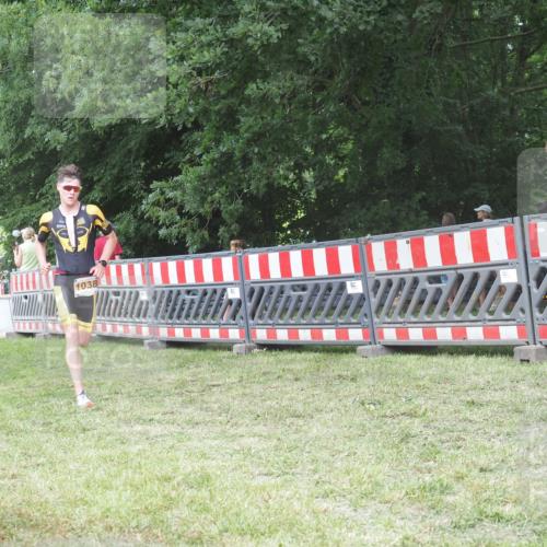 21.06.2025 - 27. Vierlanden-Triathlon KatJ http://msf.ph/oto/8005813 15.06.2025 12:58:54 Ziel 1038 meine-sportfotos.de