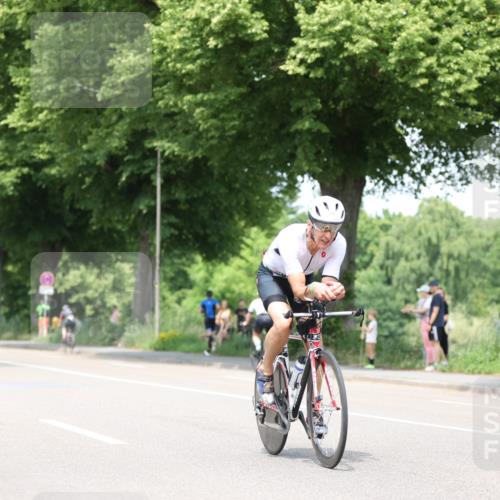 15.06.2025 - 7 Türme Triathlon Yannick Fuchs http://msf.ph/oto/8005820 15.06.2025 13:18:46 Radfahren 204, 223, 336, 412, 533, 679, 810, 811, 863, 1015, 1040, 1191 meine-sportfotos.de
