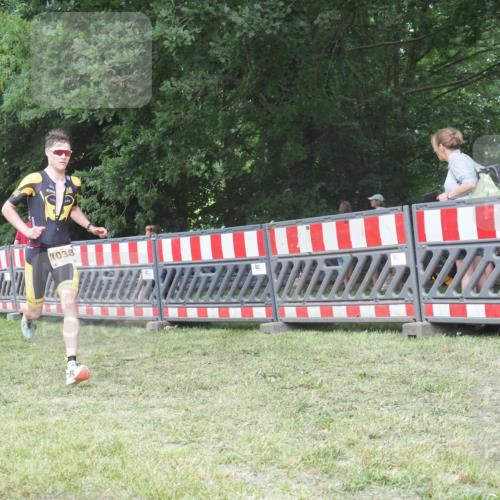 21.06.2025 - 27. Vierlanden-Triathlon KatJ http://msf.ph/oto/8005824 15.06.2025 12:58:55 Ziel 1038 meine-sportfotos.de