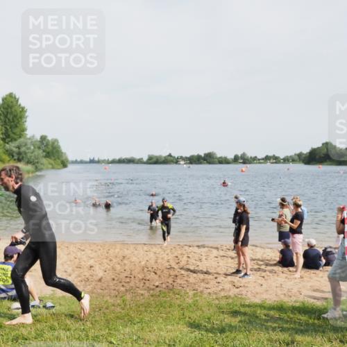 21.06.2025 - 27. Vierlanden-Triathlon MichiJ http://msf.ph/oto/8005827 15.06.2026 10:07:02 Schwimmen 131, 376, 429, 462, 467 meine-sportfotos.de