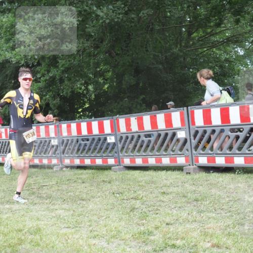 21.06.2025 - 27. Vierlanden-Triathlon KatJ http://msf.ph/oto/8005829 15.06.2025 12:58:55 Ziel 1038 meine-sportfotos.de