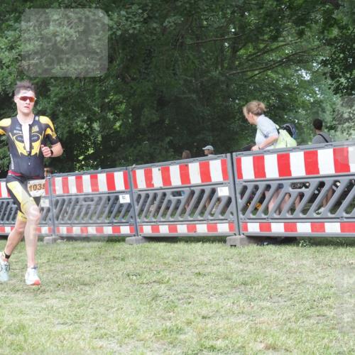 21.06.2025 - 27. Vierlanden-Triathlon KatJ http://msf.ph/oto/8005834 15.06.2025 12:58:55 Ziel 1038 meine-sportfotos.de