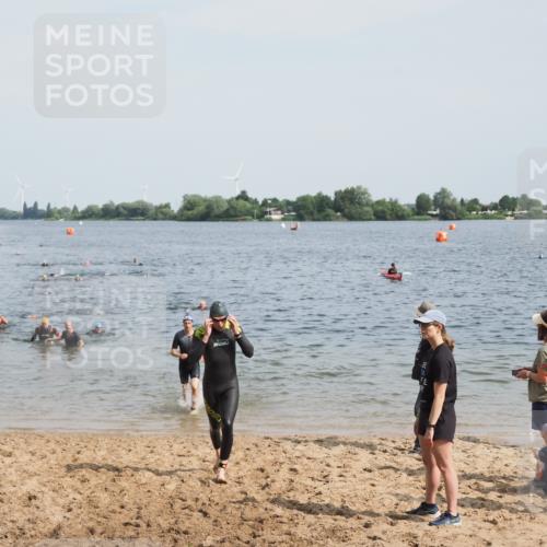 21.06.2025 - 27. Vierlanden-Triathlon MichiJ http://msf.ph/oto/8005837 15.06.2026 10:07:04 Schwimmen 131, 376, 429, 462, 467 meine-sportfotos.de