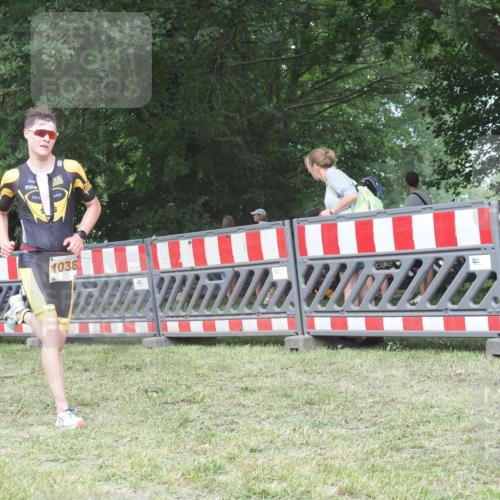 21.06.2025 - 27. Vierlanden-Triathlon KatJ http://msf.ph/oto/8005839 15.06.2025 12:58:55 Ziel 1038 meine-sportfotos.de