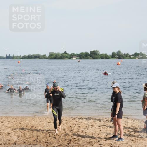 21.06.2025 - 27. Vierlanden-Triathlon MichiJ http://msf.ph/oto/8005848 15.06.2026 10:07:04 Schwimmen 131, 376, 429, 462, 467 meine-sportfotos.de