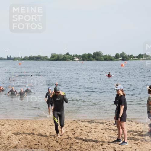 21.06.2025 - 27. Vierlanden-Triathlon MichiJ http://msf.ph/oto/8005854 15.06.2026 10:07:04 Schwimmen 131, 376, 429, 462, 467 meine-sportfotos.de