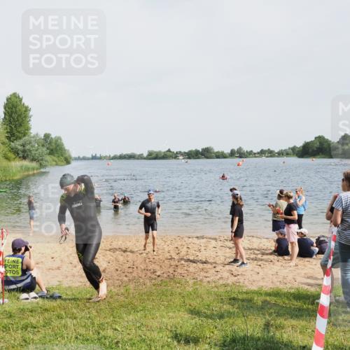 21.06.2025 - 27. Vierlanden-Triathlon MichiJ http://msf.ph/oto/8005879 15.06.2026 10:07:07 Schwimmen 131, 376, 462 meine-sportfotos.de