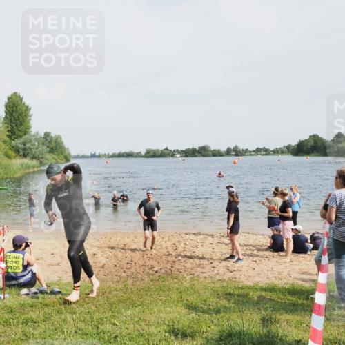 21.06.2025 - 27. Vierlanden-Triathlon MichiJ http://msf.ph/oto/8005894 15.06.2026 10:07:07 Schwimmen 131, 376, 462 meine-sportfotos.de