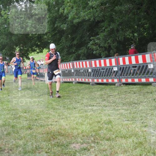 21.06.2025 - 27. Vierlanden-Triathlon KatJ http://msf.ph/oto/8005901 15.06.2025 12:59:12 Ziel 994, 1014, 1015, 1016, 1018 meine-sportfotos.de