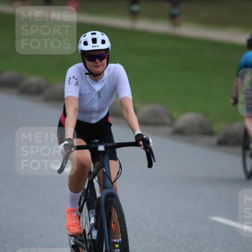 21.06.2025 - 27. Vierlanden-Triathlon H.Heesch http://msf.ph/oto/8005914 15.06.2025 13:13:30 Radfahren 883, 884, 1178, 1200, 1225 meine-sportfotos.de